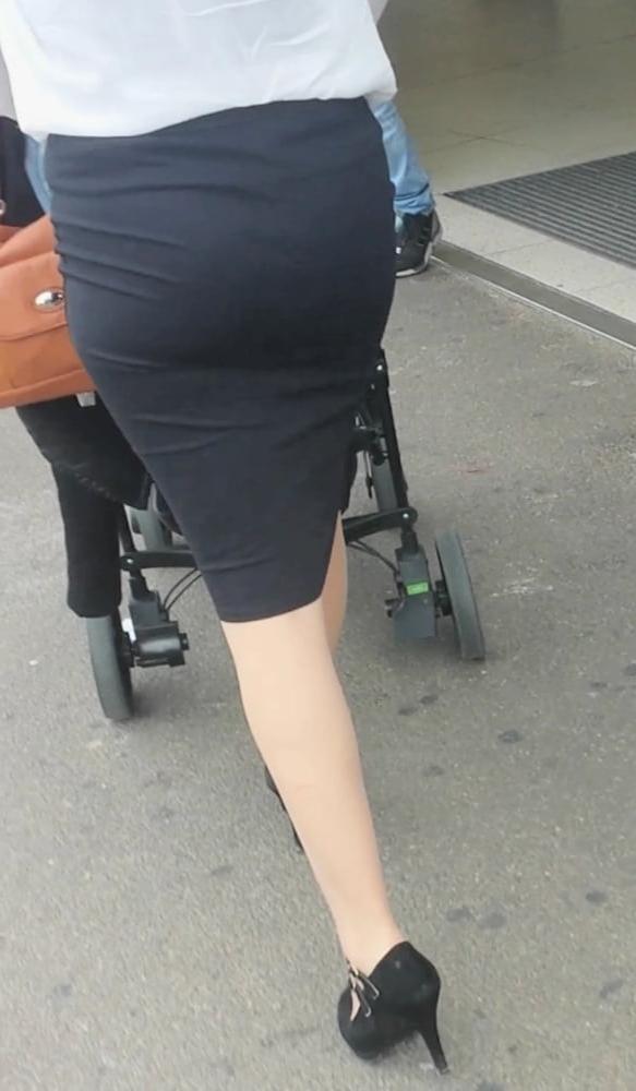 25P hot mom with high heels tight dress vpl busted me
