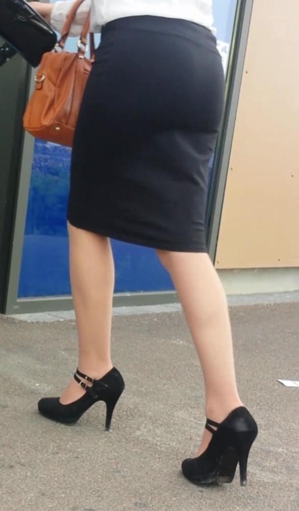 25P hot mom with high heels tight dress vpl busted me