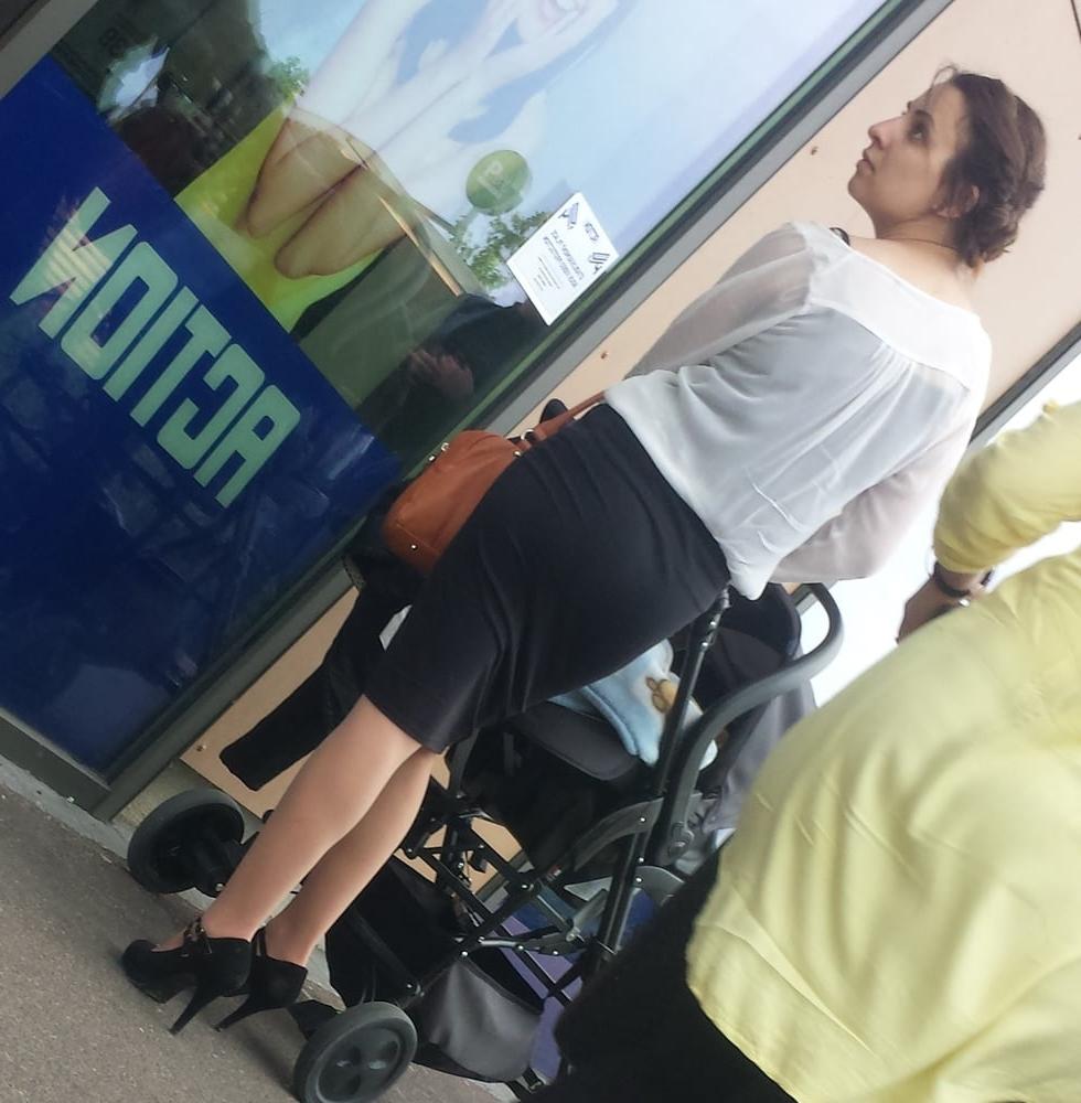 25P hot mom with high heels tight dress vpl busted me