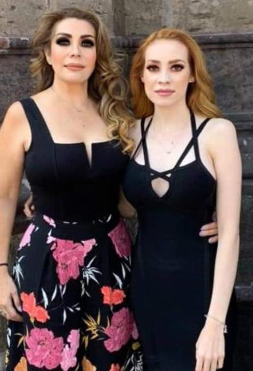 25P A big-assed and busty MILF with   daughter!