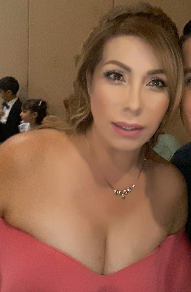 25P A big-assed and busty MILF with   daughter!