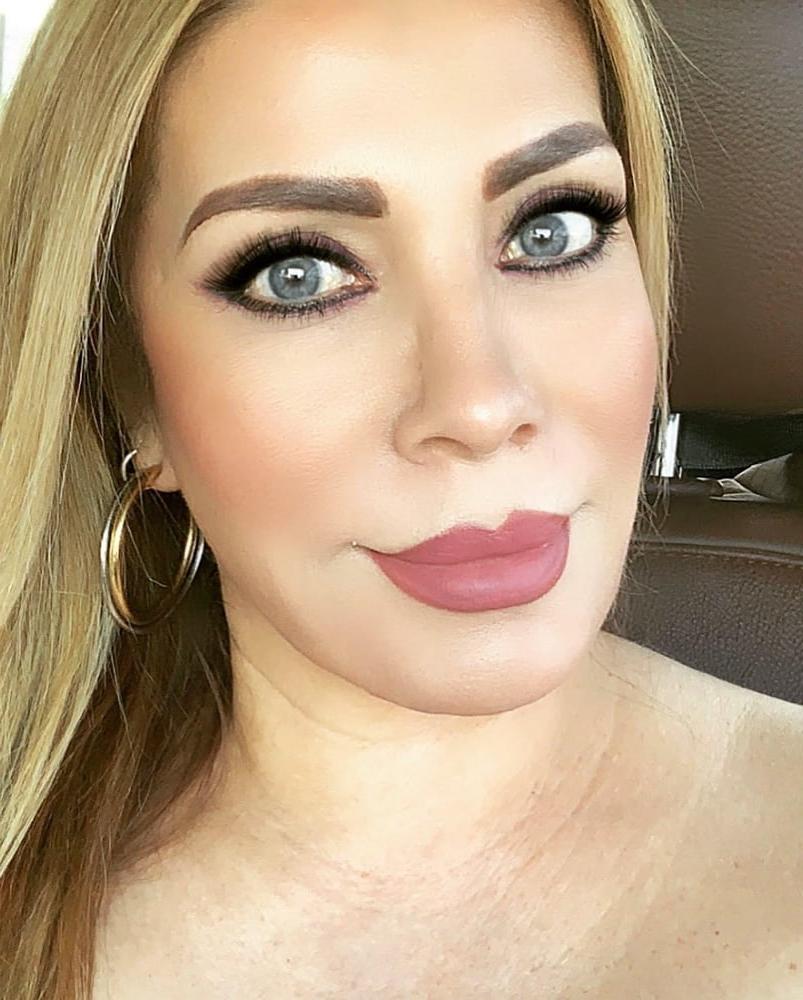 25P A big-assed and busty MILF with   daughter!