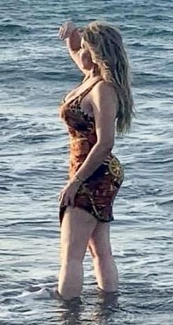 25P A big-assed and busty MILF with   daughter!