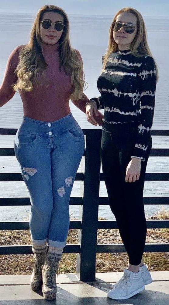 25P A big-assed and busty MILF with   daughter!