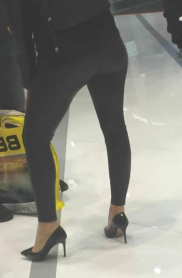 16P two hot girls sexy ass merrveillous leg high heels hot dress