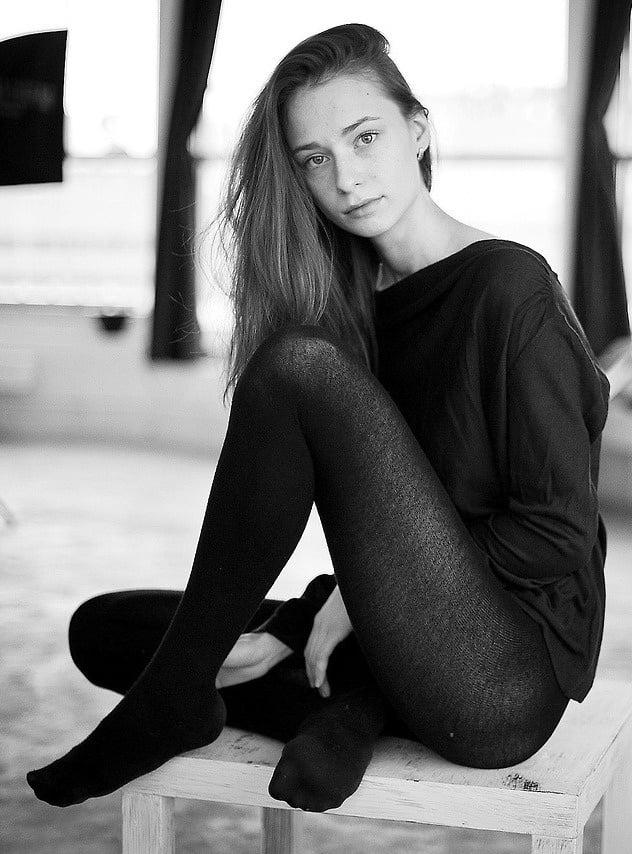 25P Pantyhose and Stockings in Black and White