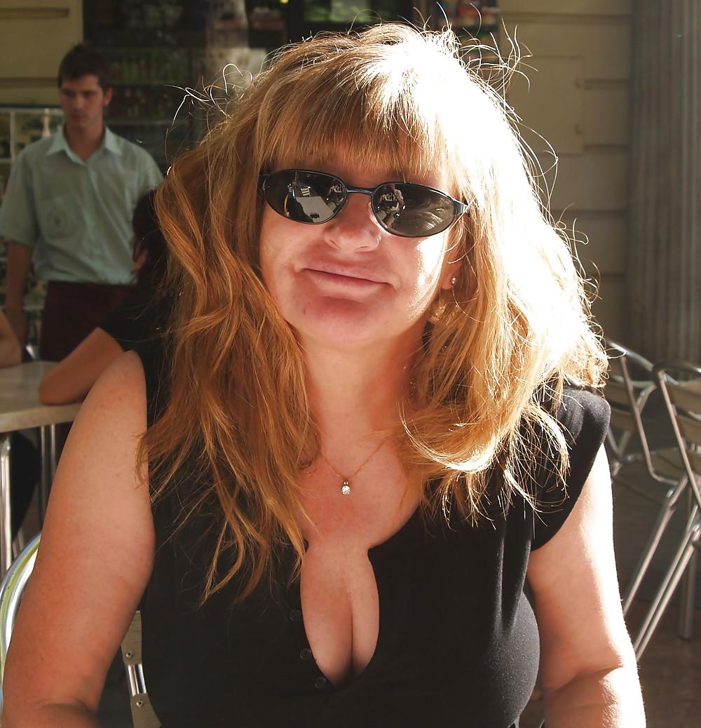 25P UK Amateur  Busty Mature
