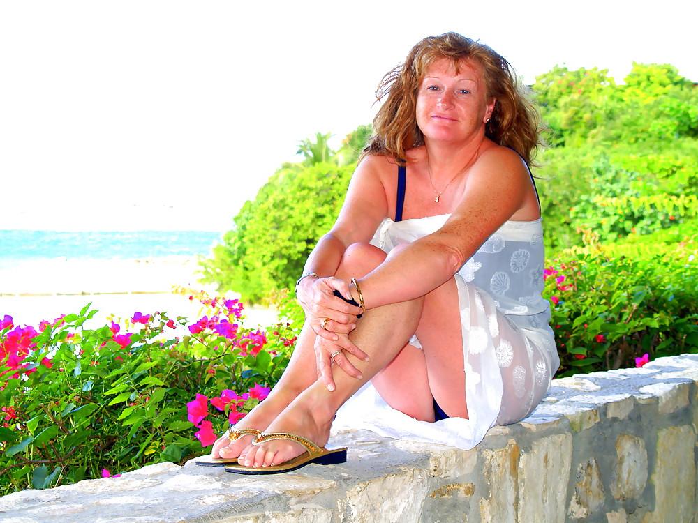 25P UK Amateur  Busty Mature