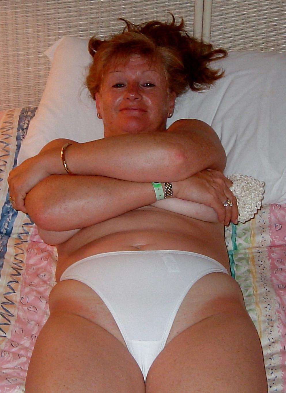 25P UK Amateur  Busty Mature