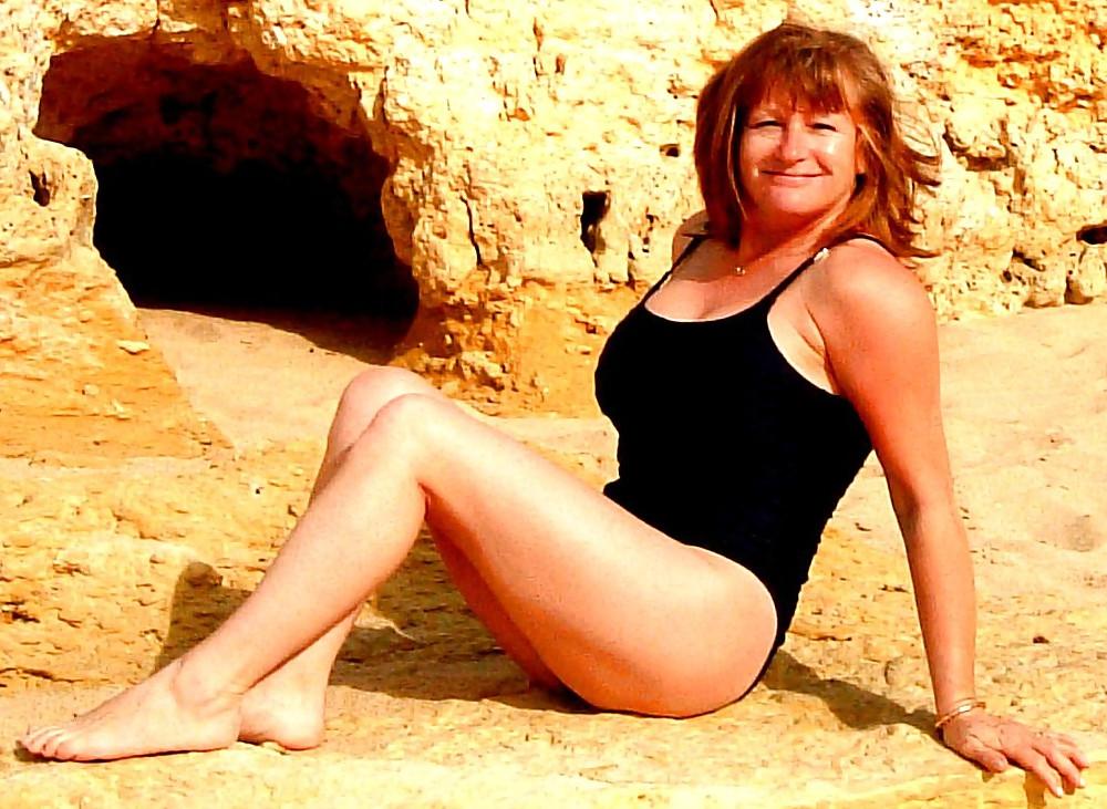 25P UK Amateur  Busty Mature