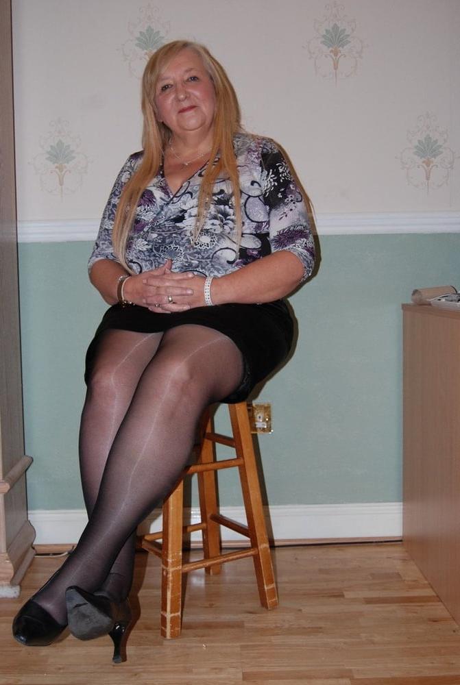 25P Grannies in Pantyhose