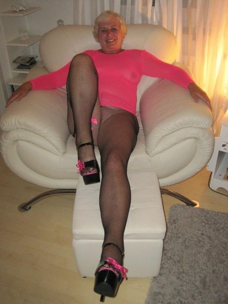 25P Grannies in Pantyhose