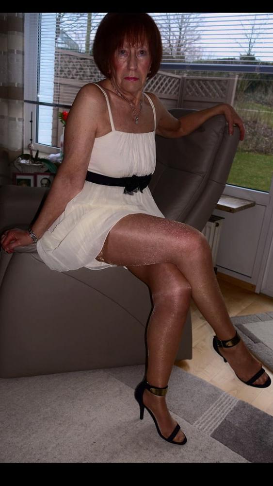 25P Grannies in Pantyhose