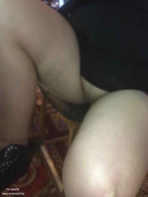 25P Isn't this 60ish year old pantyhose slut so hot and fuckable