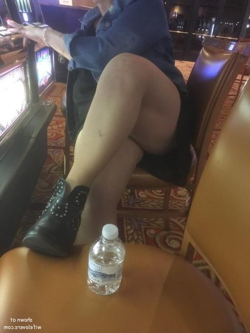 25P Isn't this 60ish year old pantyhose slut so hot and fuckable