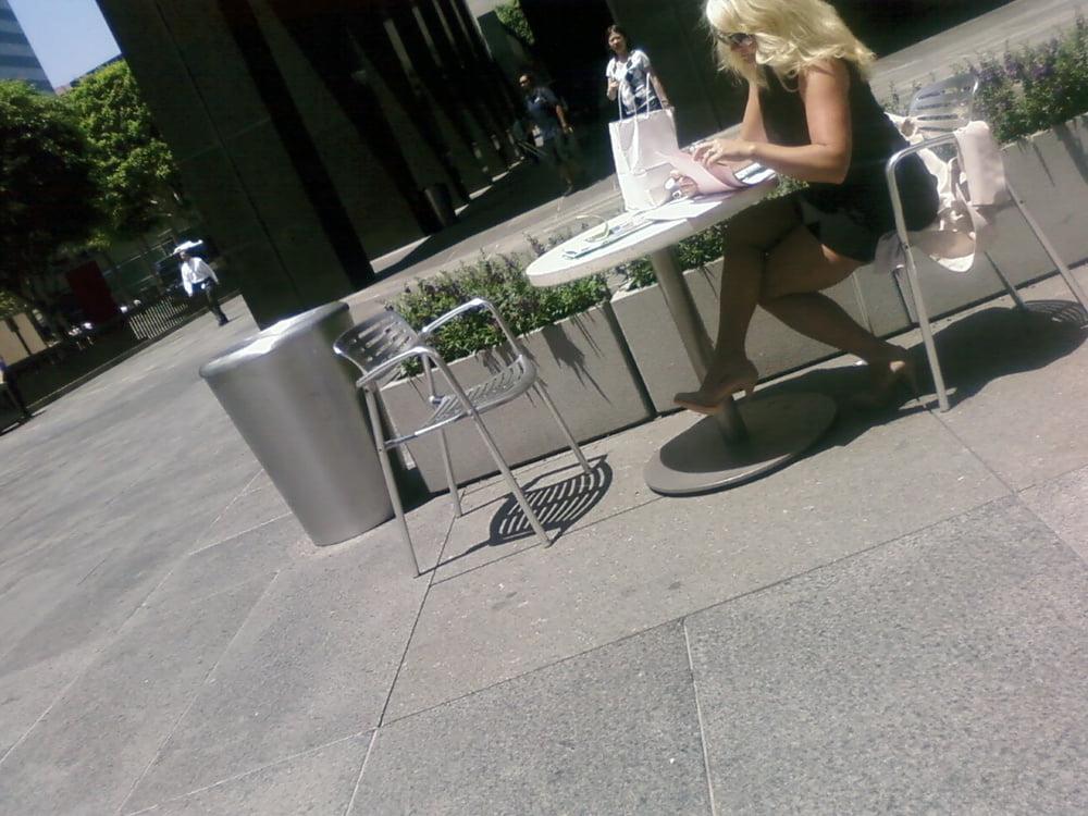 7P A pantyhose vixen having lunch