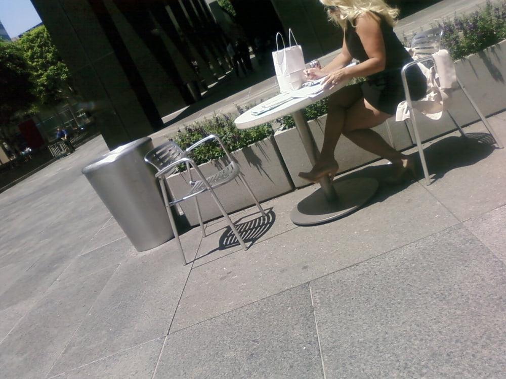 7P A pantyhose vixen having lunch