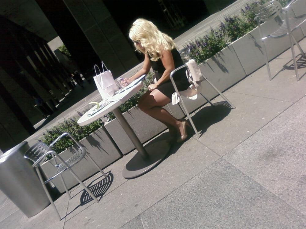7P A pantyhose vixen having lunch