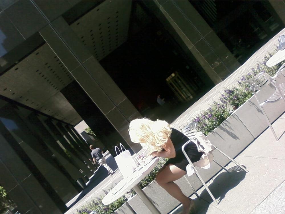 7P A pantyhose vixen having lunch