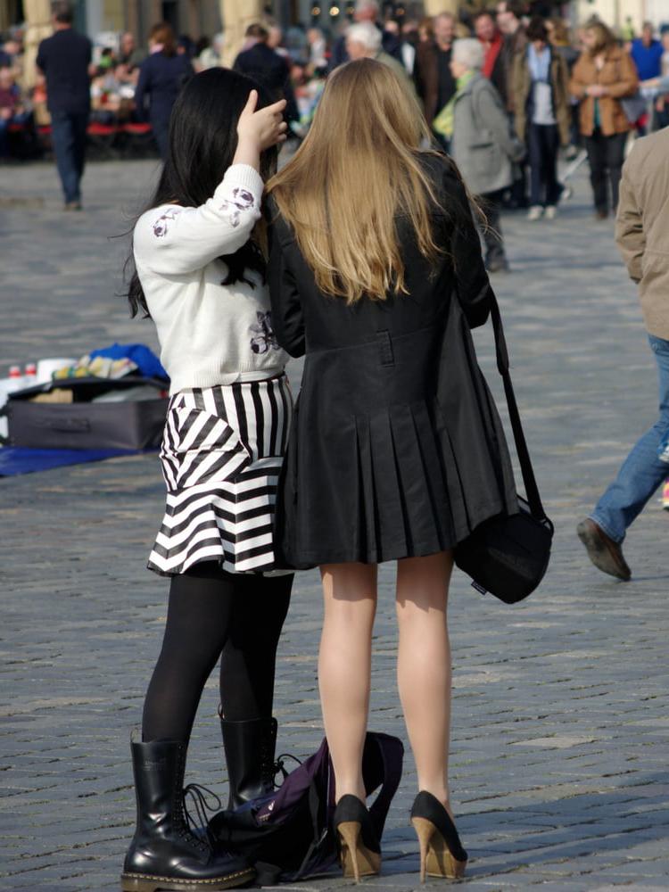 19P pantyhose street 2