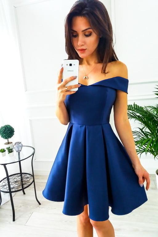 15P This hot slut and her dress make me hard