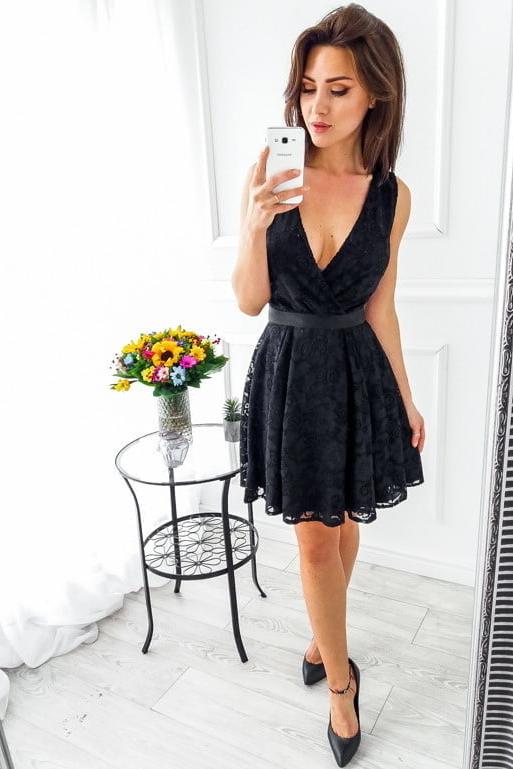 15P This hot slut and her dress make me hard