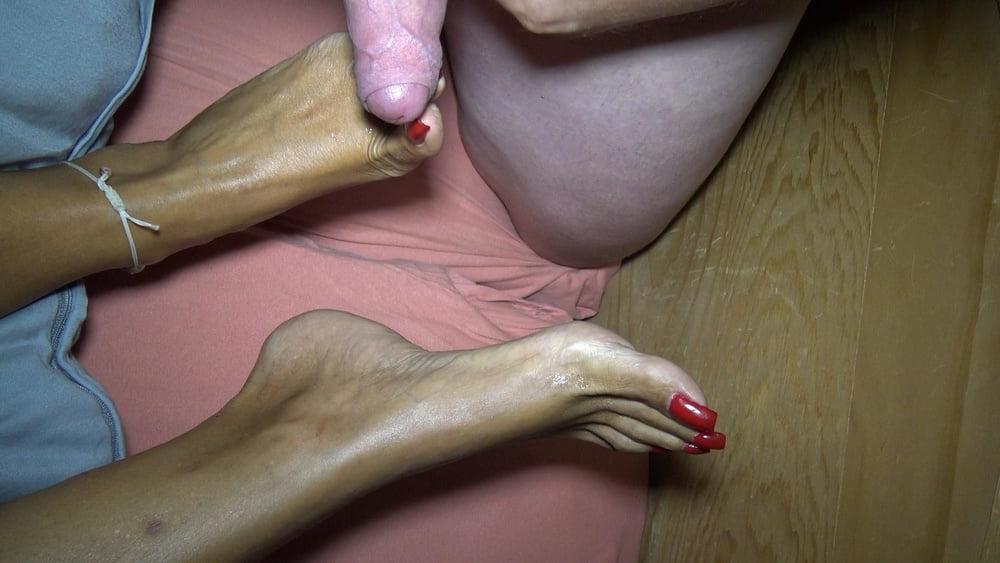 25P long toenails footjob