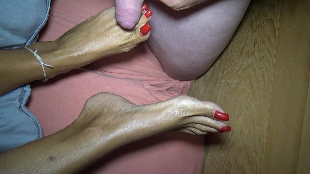 25P long toenails footjob