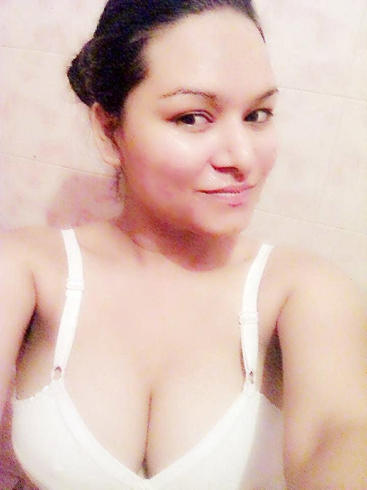 25P Chubby busty indian teen