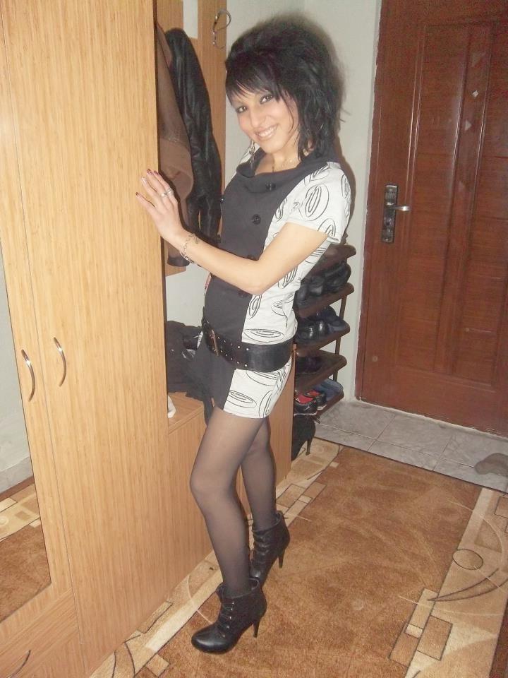 25P sexy females in tights pantyhose nylons 111