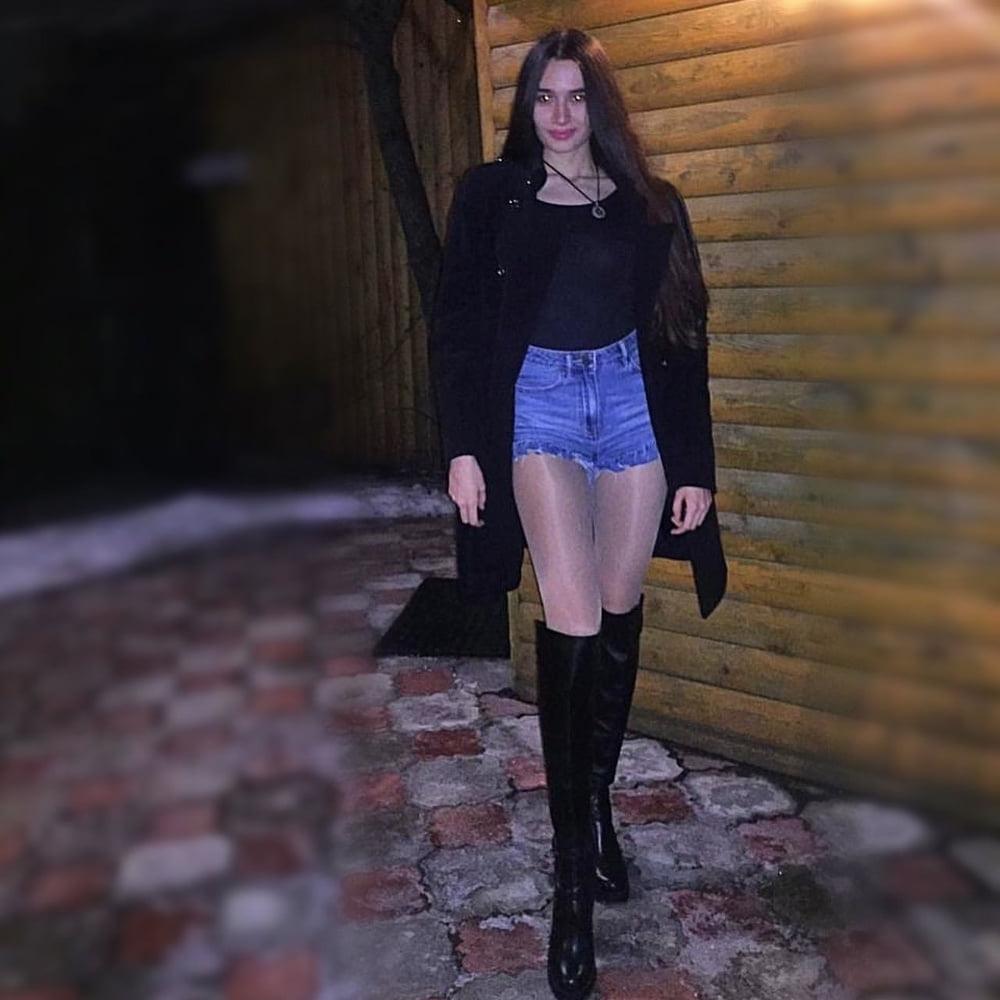 25P Young Pantyhose Loving Girl