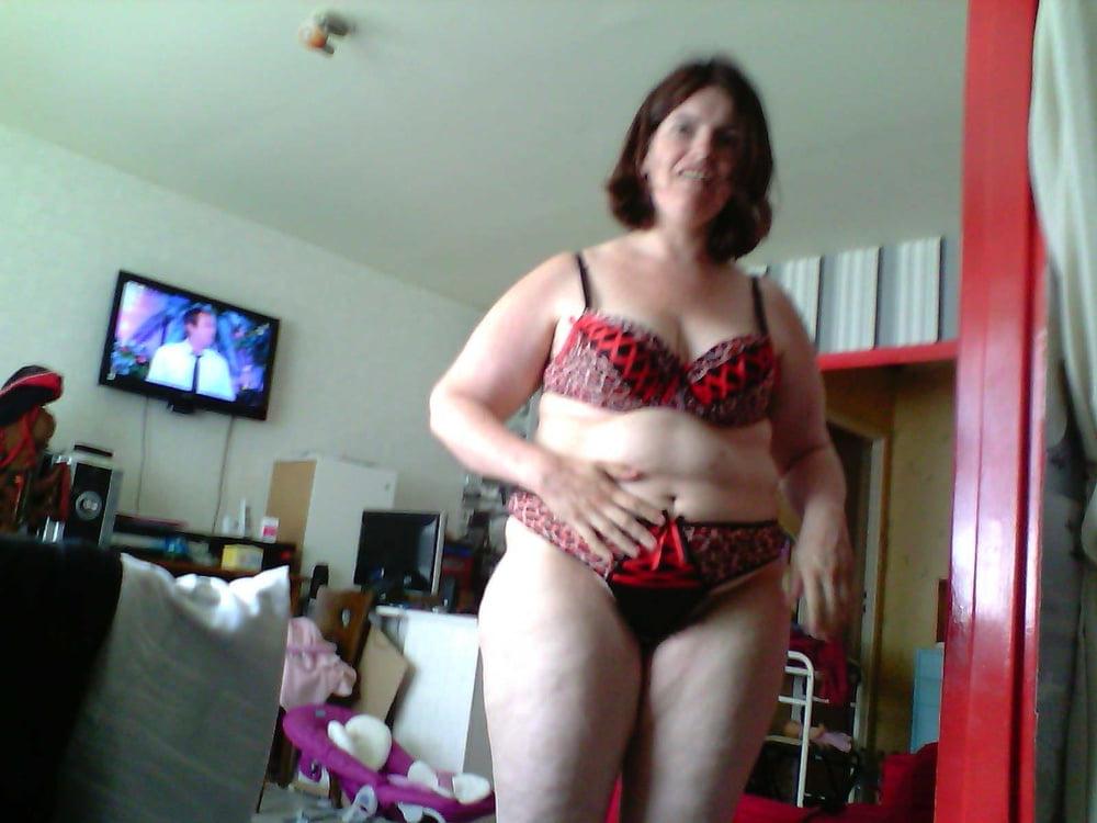 14P FRENCH MILF HAIRY WHORE FROM HAUTE SAVOIE LAURA 34 Y