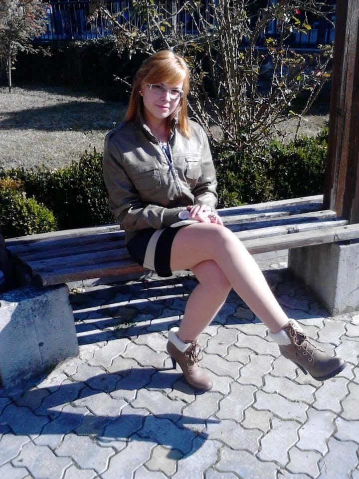 25P sexy females in tights pantyhose nylons 110