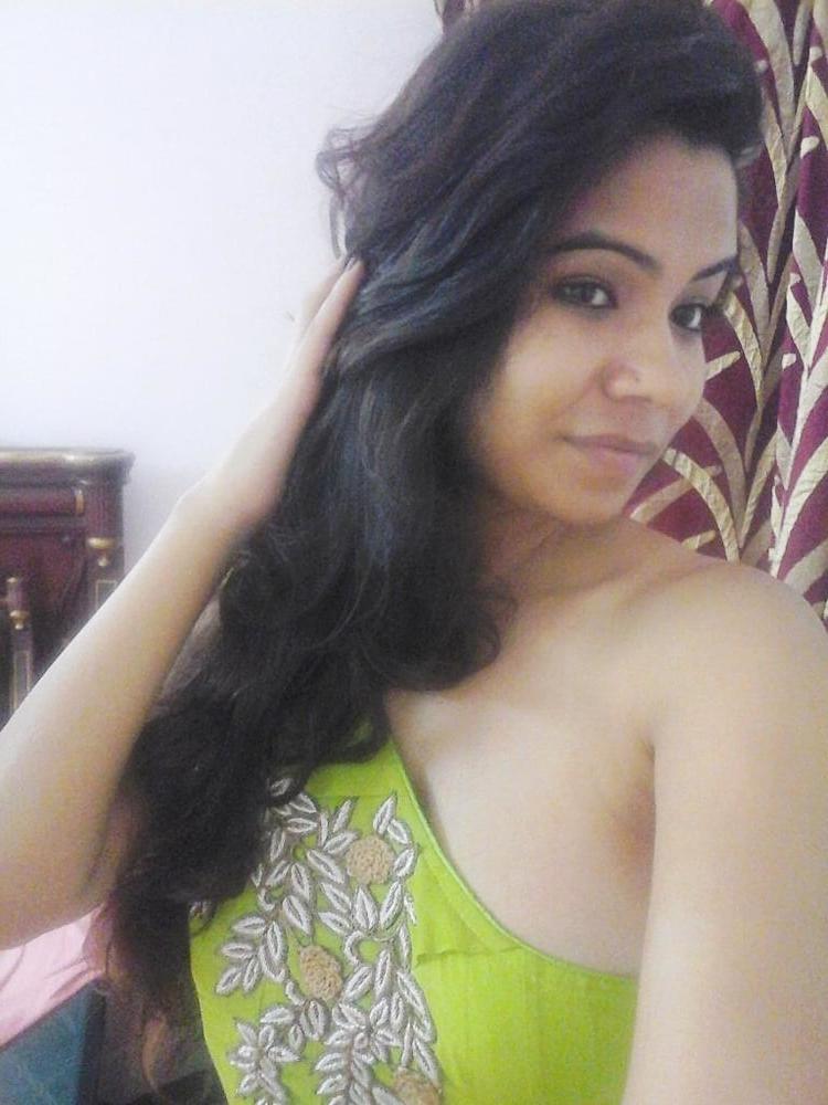25P Desi busty married slut