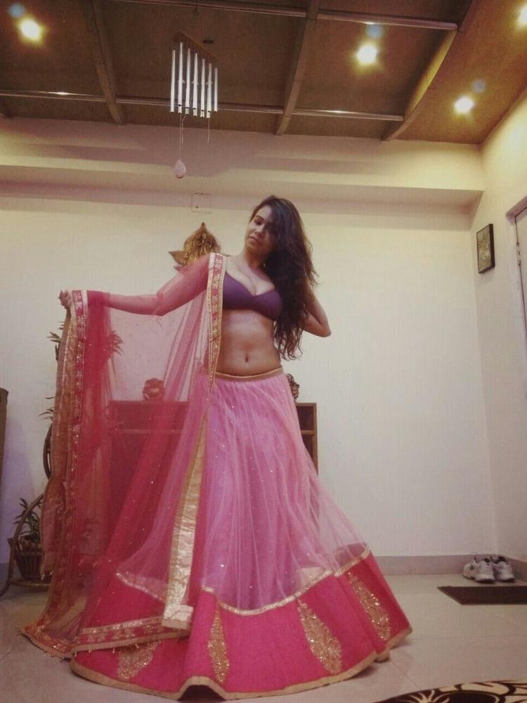 25P Desi busty married slut