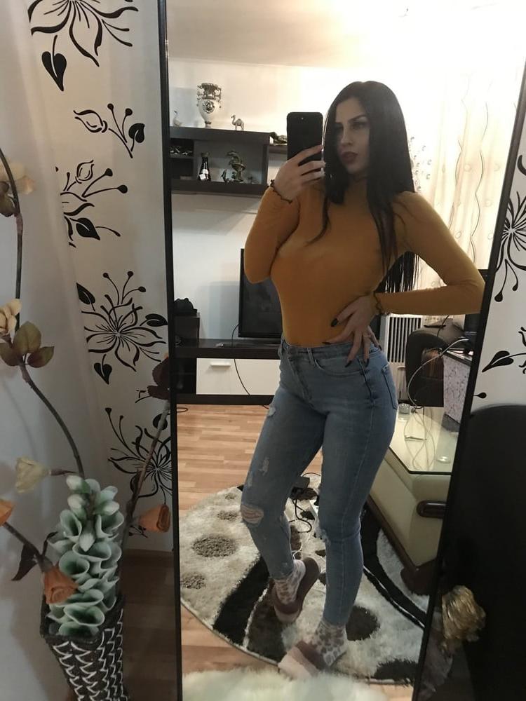 25P Busty Web Model