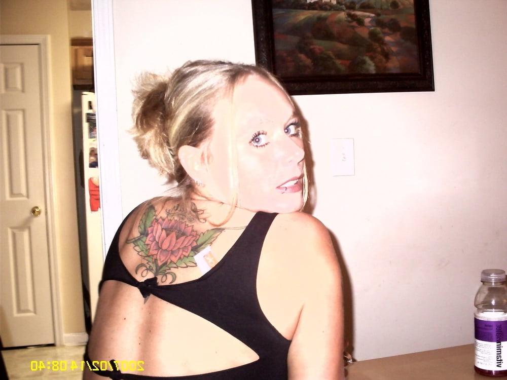 25P US Blonde Busty Milf
