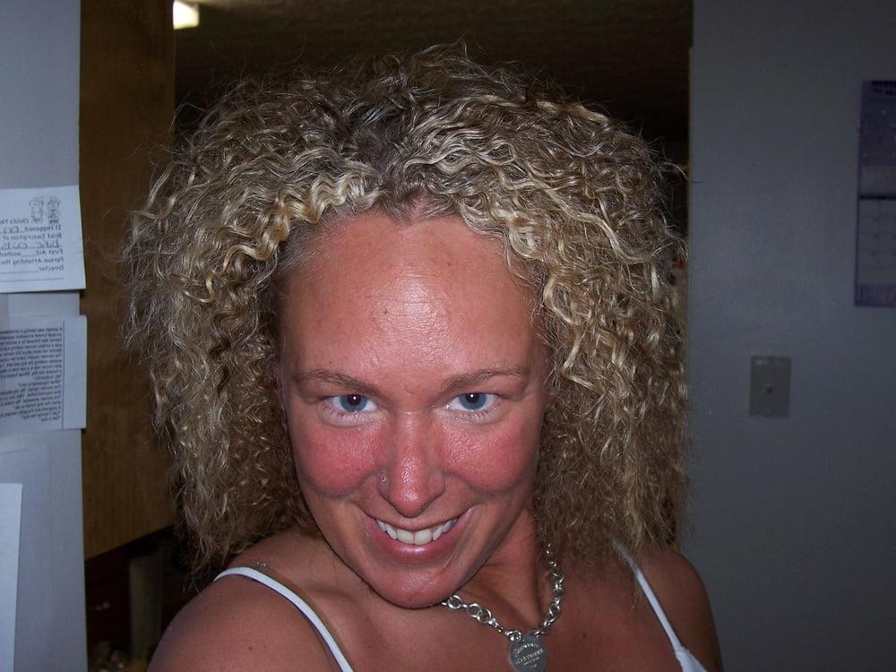 25P US Blonde Busty Milf