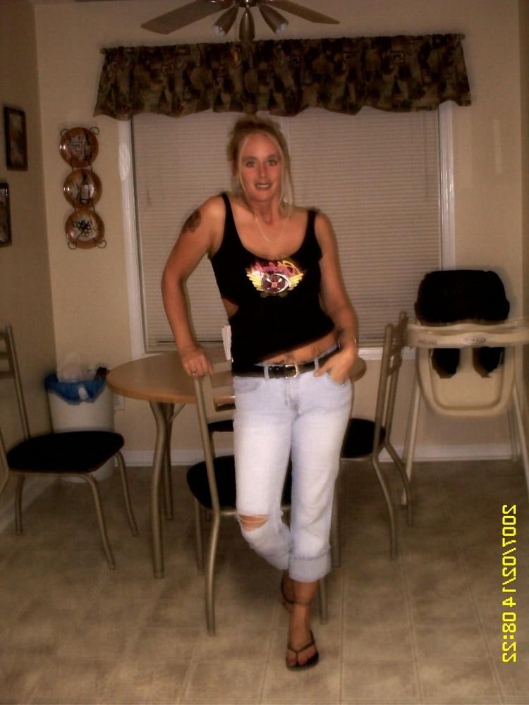 25P US Blonde Busty Milf
