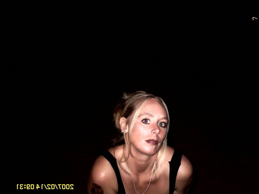 25P US Blonde Busty Milf