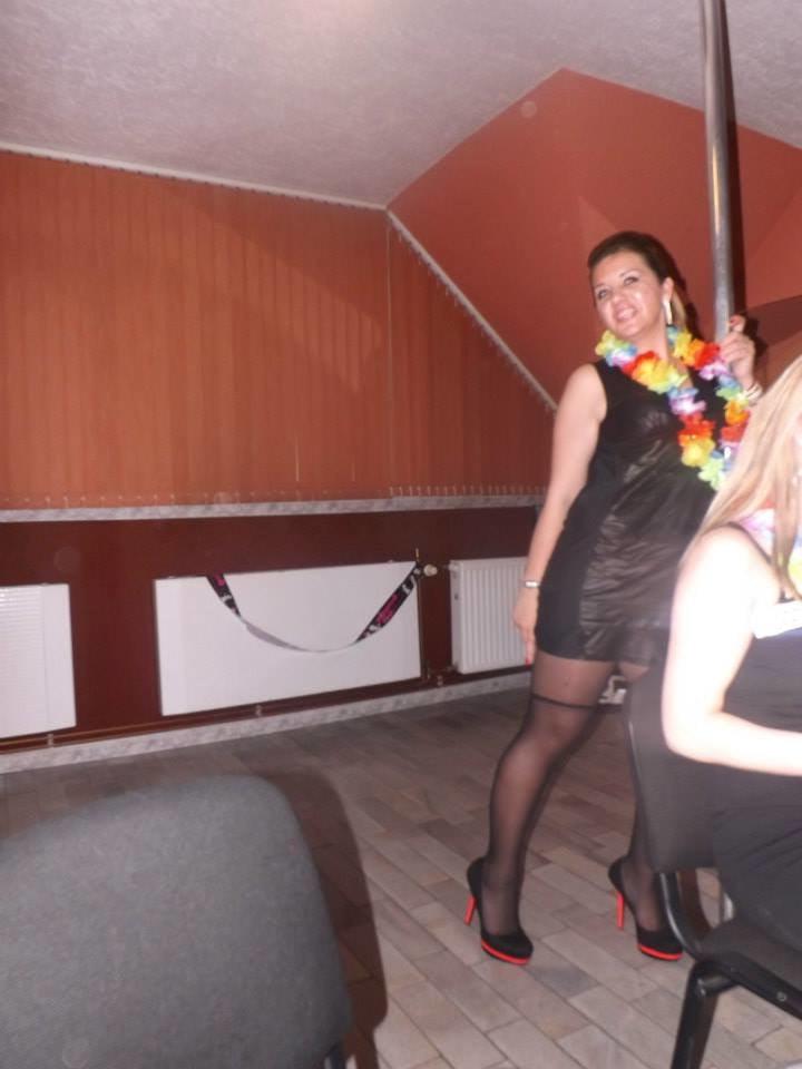 25P sexy females in tights pantyhose nylons 108