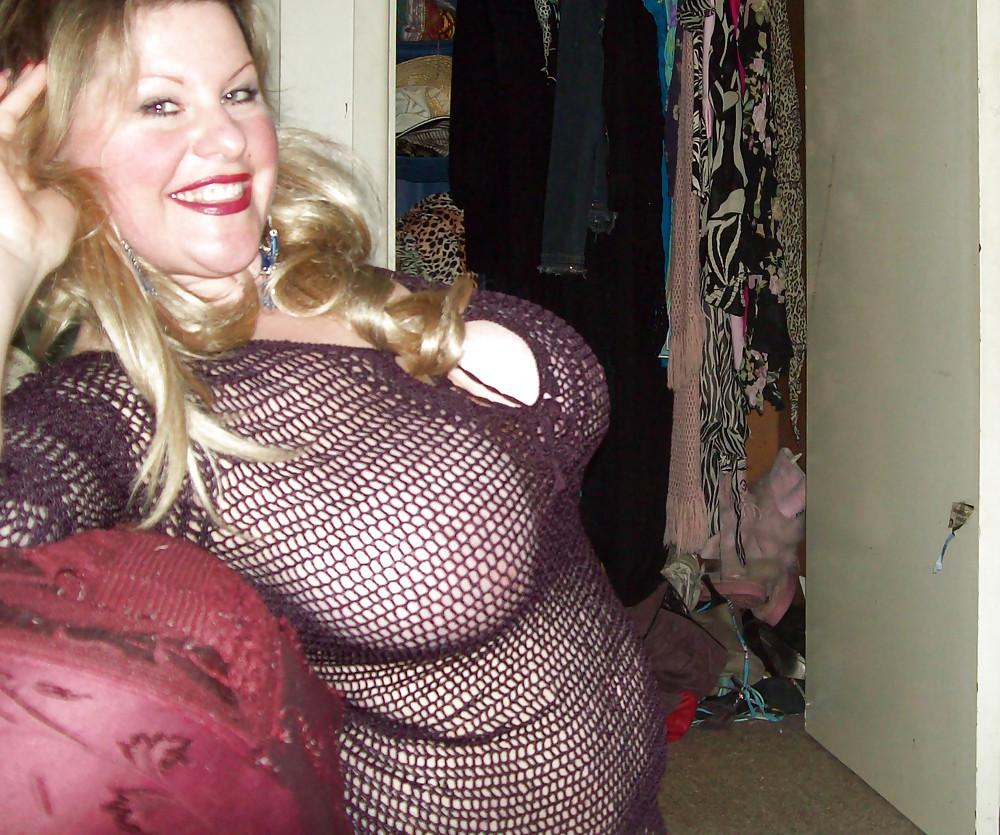 25P Kelly hot busty MILF