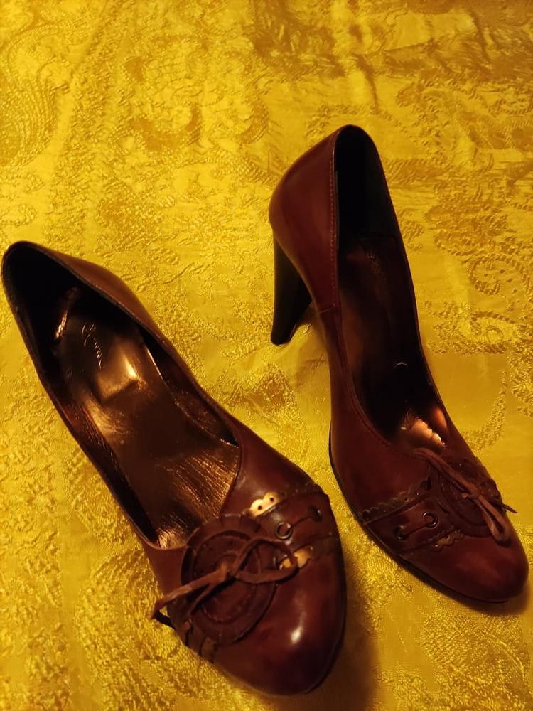 6P Sister's old brown heels