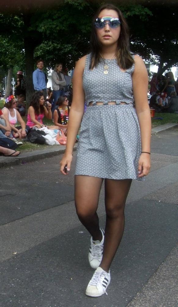 25P More street teens in pantyhose