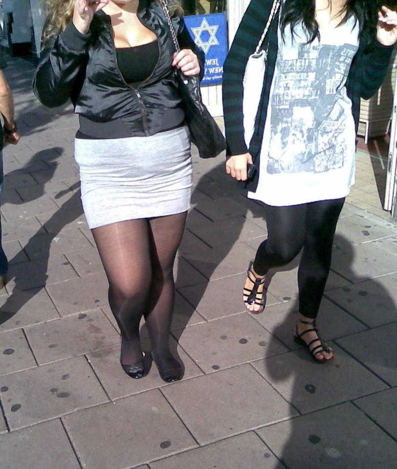 25P More street teens in pantyhose