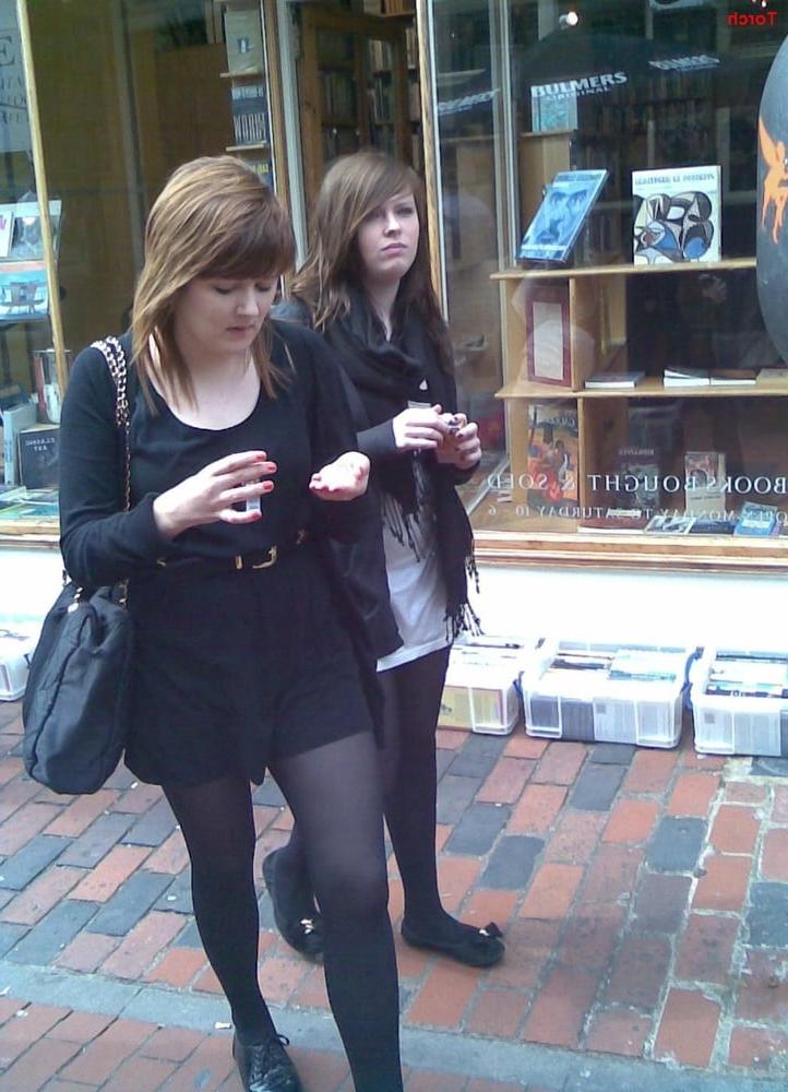 25P More street teens in pantyhose