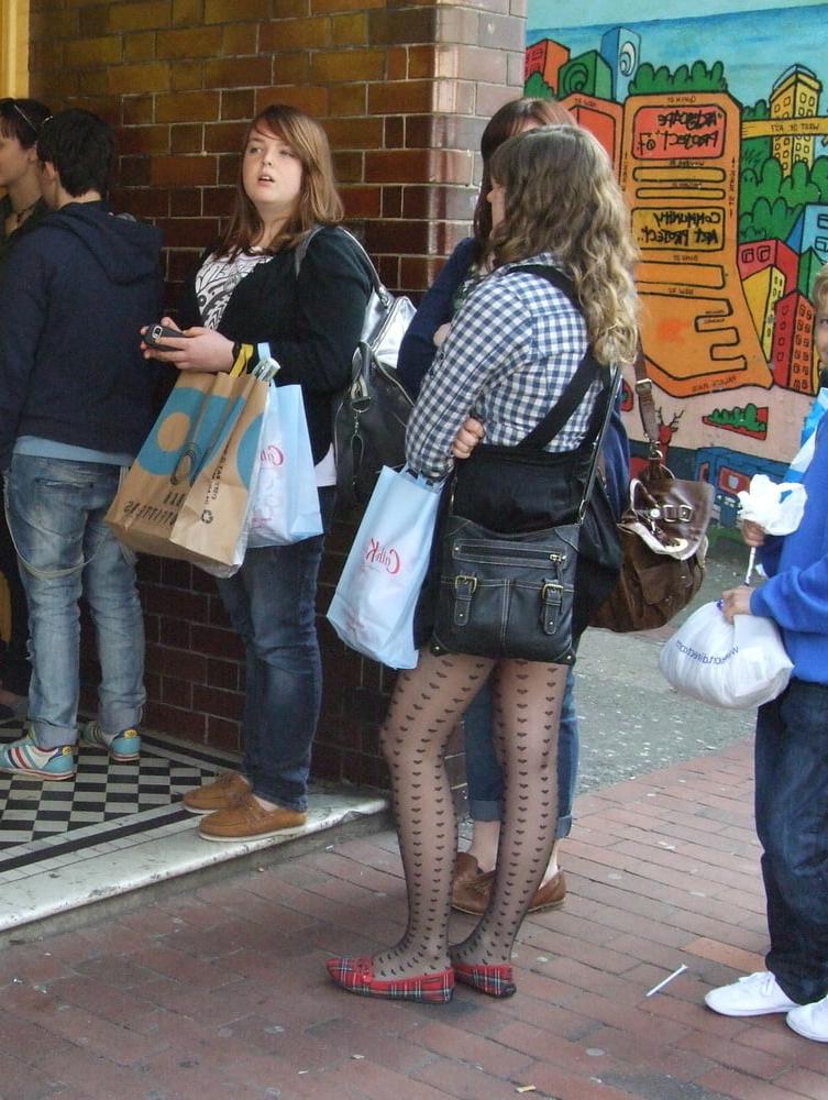 25P More street teens in pantyhose