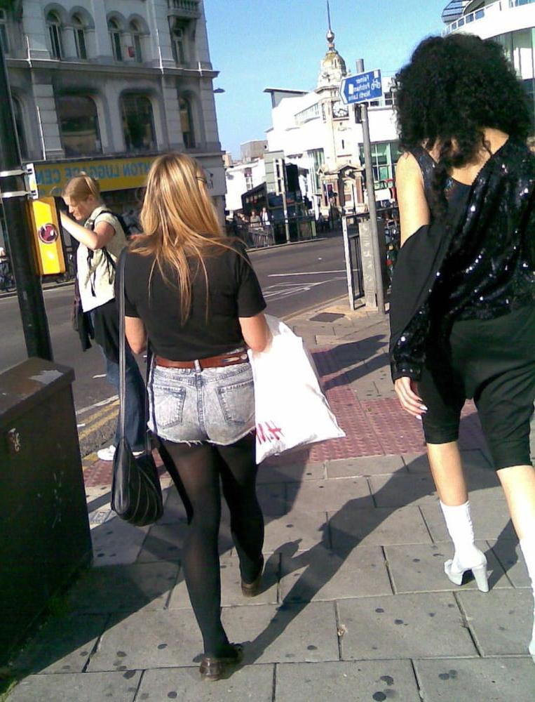 25P More street teens in pantyhose