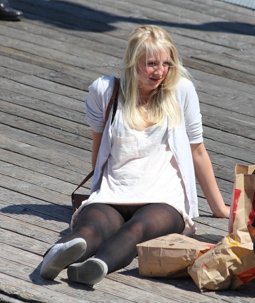25P More street teens in pantyhose