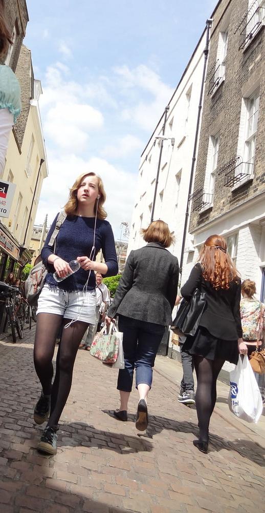 25P More street teens in pantyhose